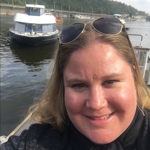 Meet your Posher, Alyson